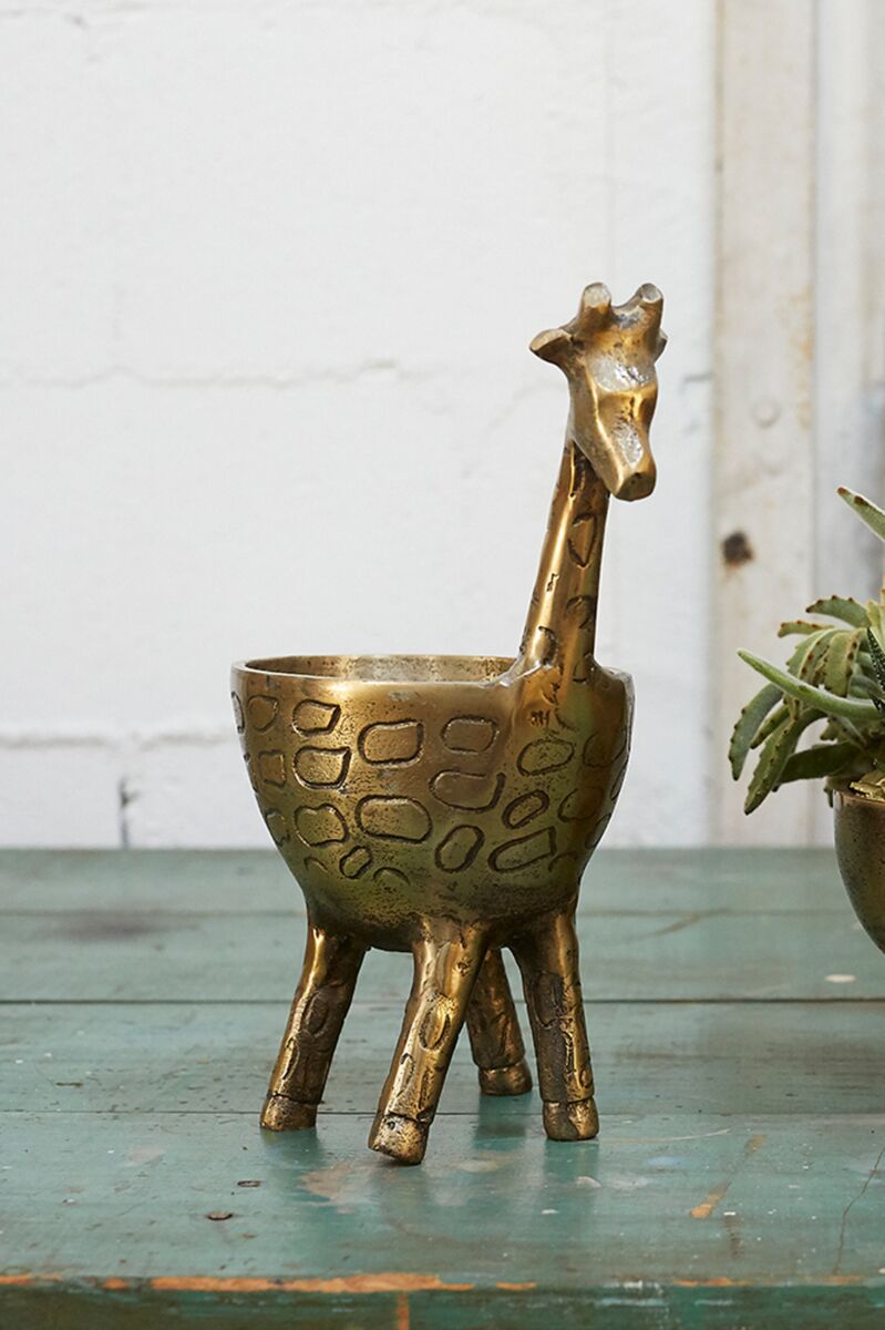 Giraffe Metal Pot